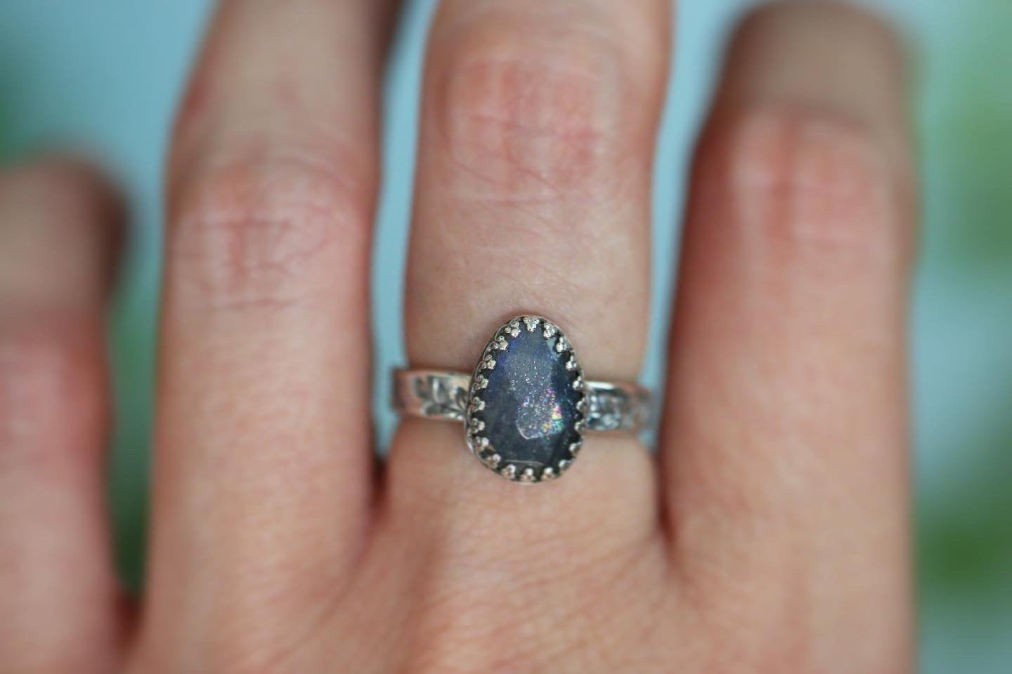 Sterling silver rose cut labradorite leafy vine ring US size 6